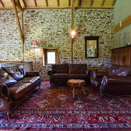 In Pyrenees With Pool * Terrou