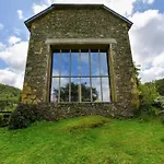 In Pyrenees With Pool Terrou