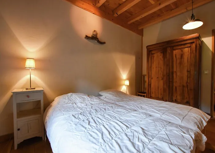 In Pyrenees With Pool * Terrou